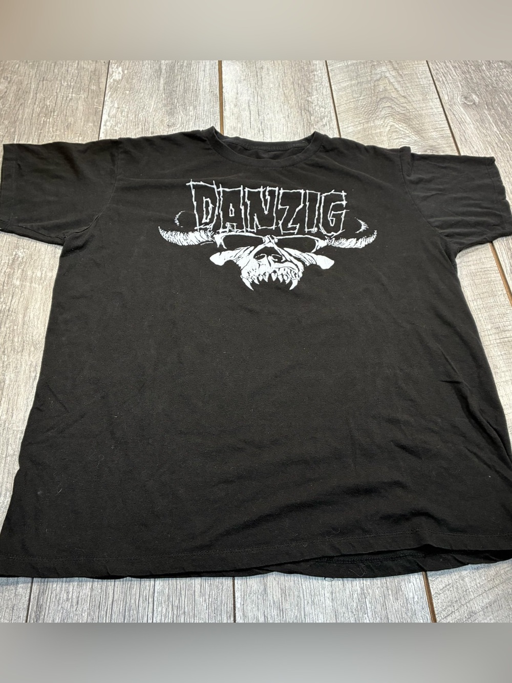 Danzig metal men’s graphic band tee black xl